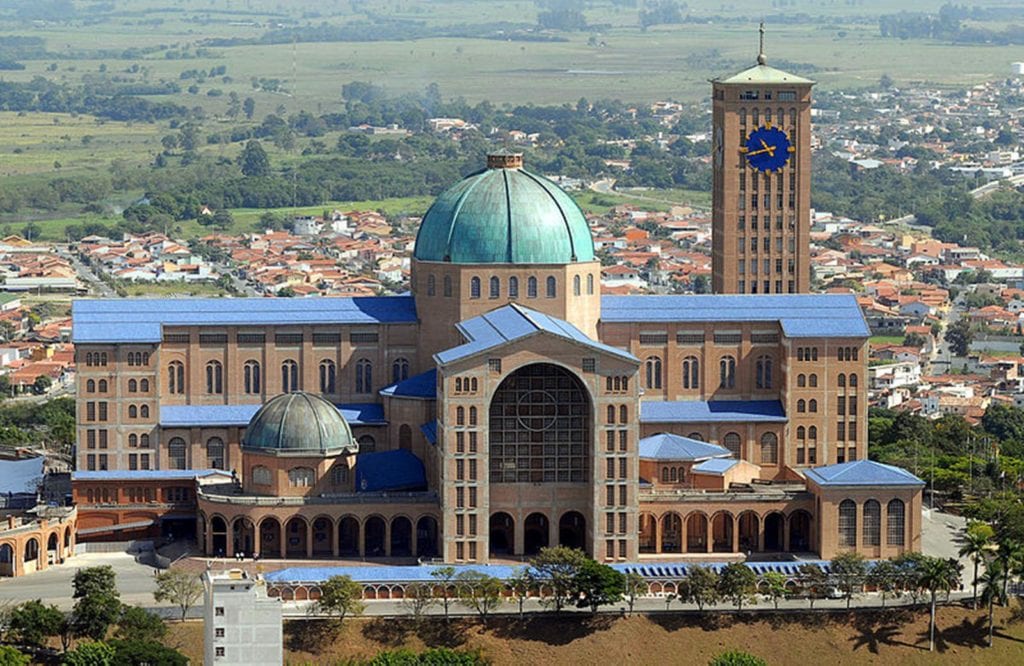 Basilica_of_the_National_Shrine_of_Our_Lady_of_Aparecida,_2007